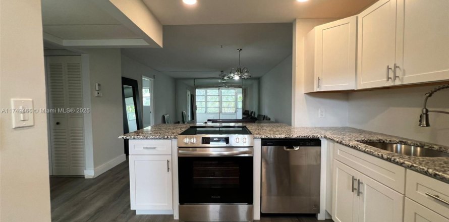 Condo in Margate, Florida, 2 bedrooms  № 1859832