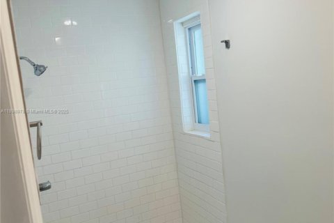 Villa ou maison à vendre à Miami, Floride: 3 chambres, 144.37 m2 № 1951023 - photo 21