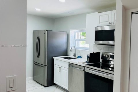 Villa ou maison à vendre à Miami, Floride: 3 chambres, 144.37 m2 № 1951023 - photo 27