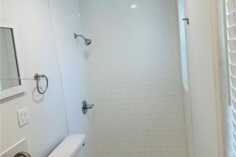 Villa ou maison à vendre à Miami, Floride: 3 chambres, 144.37 m2 № 1951023 - photo 19