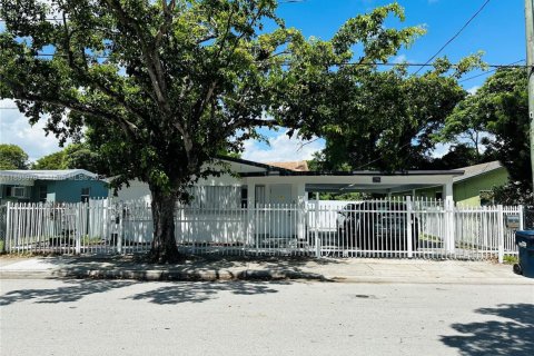 Villa ou maison à vendre à Miami, Floride: 3 chambres, 144.37 m2 № 1951023 - photo 2