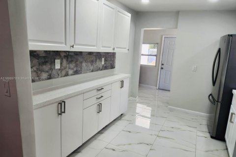 Villa ou maison à vendre à Miami, Floride: 3 chambres, 144.37 m2 № 1951023 - photo 30