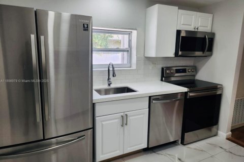 Villa ou maison à vendre à Miami, Floride: 3 chambres, 144.37 m2 № 1951023 - photo 29