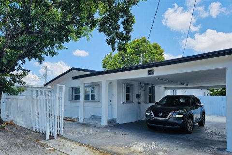 Villa ou maison à vendre à Miami, Floride: 3 chambres, 144.37 m2 № 1951023 - photo 4