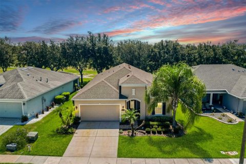 House in Leesburg, Florida 3 bedrooms, 172.52 sq.m. № 2195806
