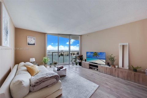 Condominio en venta en Miami, Florida, 1 dormitorio, 78.6 m2 № 1986404 - foto 2