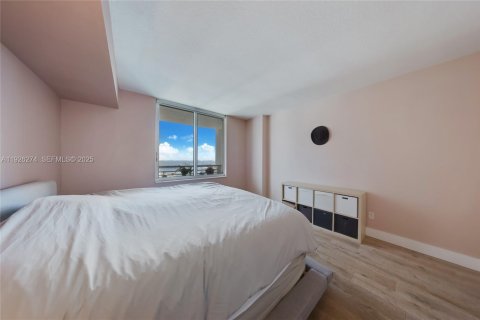 Condominio en venta en Miami, Florida, 1 dormitorio, 78.6 m2 № 1986404 - foto 7