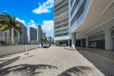 Condominio en venta en Miami, Florida, 1 dormitorio, 78.6 m2 № 1986404 - foto 11