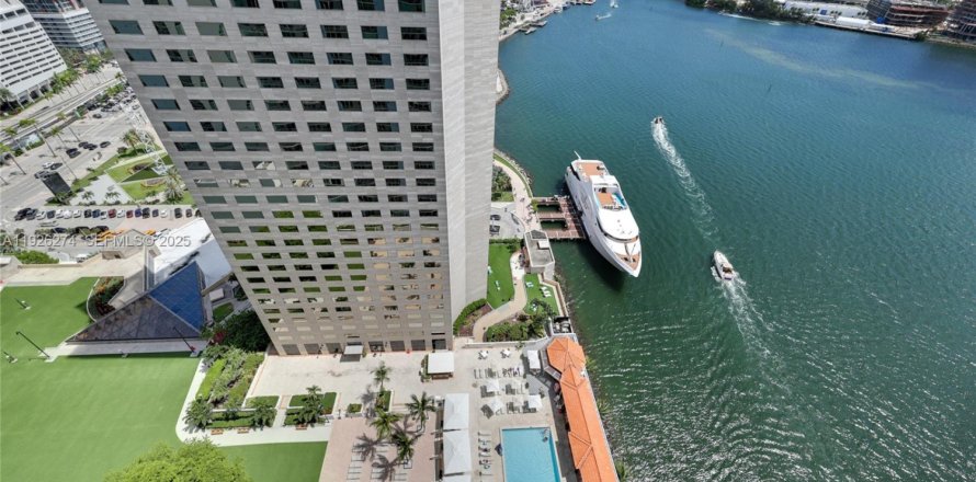 Condominio en Miami, Florida, 1 dormitorio № 1986404