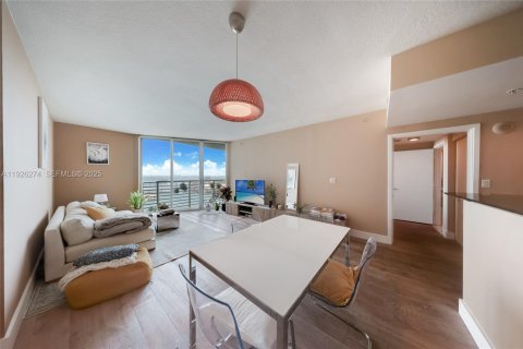 Condominio en venta en Miami, Florida, 1 dormitorio, 78.6 m2 № 1986404 - foto 3