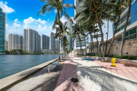 Condominio en venta en Miami, Florida, 1 dormitorio, 78.6 m2 № 1986404 - foto 12