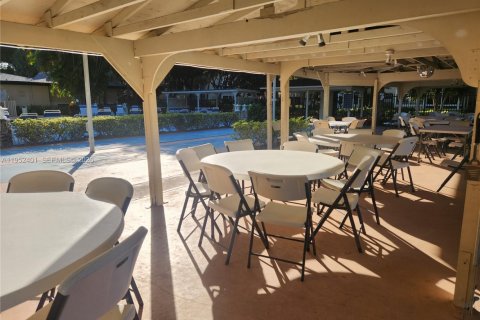 Condominio en venta en Lauderdale Lakes, Florida, 2 dormitorios, 87.7 m2 № 2007438 - foto 25