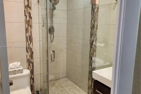 Condominio en venta en Lauderdale Lakes, Florida, 2 dormitorios, 87.7 m2 № 2007438 - foto 12