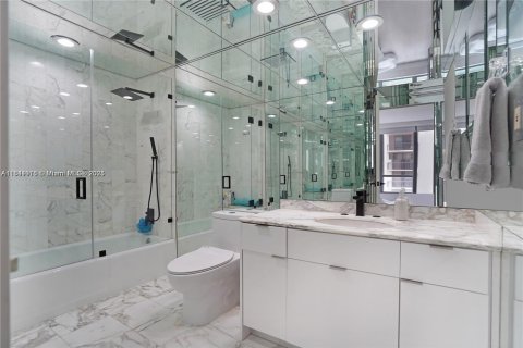 Купить кондоминиум в Бэл-Харбор, Флорида 2 спальни, 235.97м2, № 1939598 - фото 19