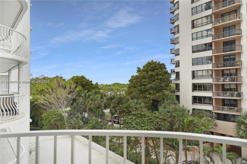 Купить кондоминиум в Бэл-Харбор, Флорида 2 спальни, 235.97м2, № 1939598 - фото 14