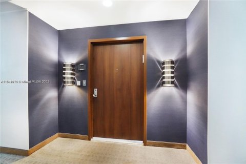 Купить кондоминиум в Бэл-Харбор, Флорида 2 спальни, 235.97м2, № 1939598 - фото 2