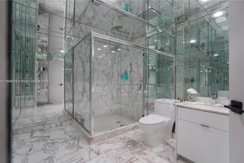 Купить кондоминиум в Бэл-Харбор, Флорида 2 спальни, 235.97м2, № 1939598 - фото 20