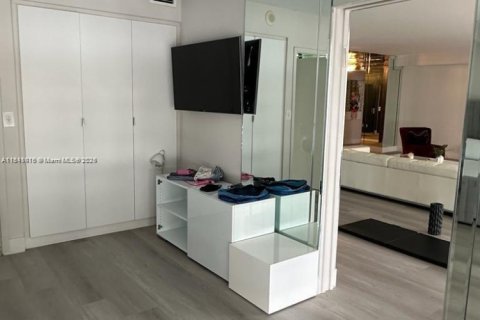 Купить кондоминиум в Бэл-Харбор, Флорида 2 спальни, 235.97м2, № 1939598 - фото 24