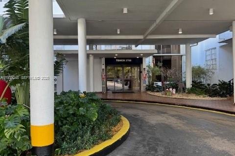 Copropriété à louer à Aventura, Floride: 1 chambre, 72 m2 № 1993225 - photo 1