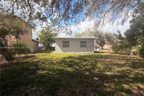 Casa en alquiler en Fort Lauderdale, Florida, 1 dormitorio, 89.19 m2 № 2007248 - foto 11