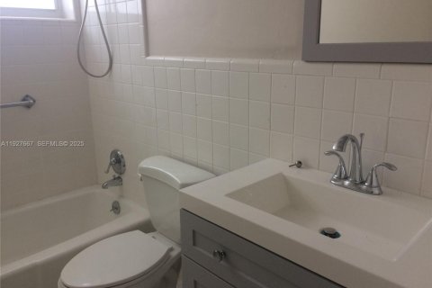 Condo in Key Biscayne, Florida, 1 bedroom № 1988048 - photo 6