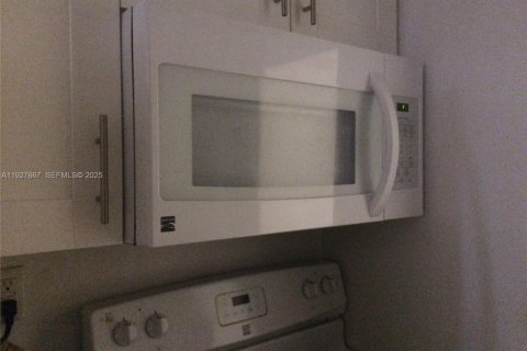 Купить кондоминиум в Ки-Бискейн, Флорида 1 спальня, 56.48м2, № 1988048 - фото 15