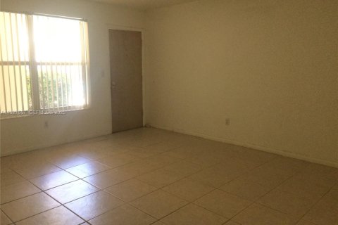 Condo in Key Biscayne, Florida, 1 bedroom № 1988048 - photo 3