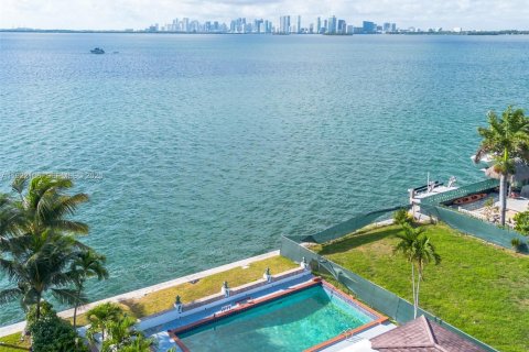 Villa ou maison à vendre à North Bay Village, Floride: 4 chambres, 262.08 m2 № 1976311 - photo 11