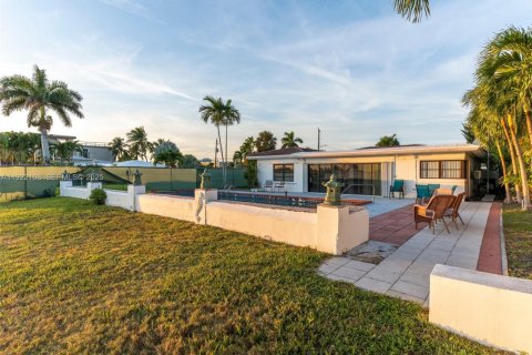 Villa ou maison à vendre à North Bay Village, Floride: 4 chambres, 262.08 m2 № 1976311 - photo 18