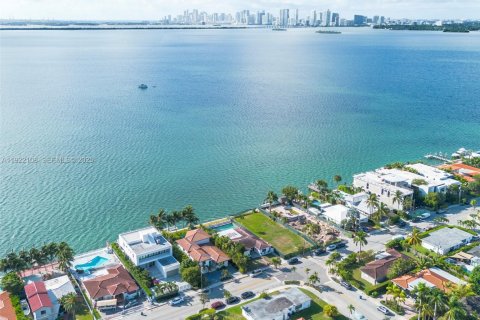 Villa ou maison à vendre à North Bay Village, Floride: 4 chambres, 262.08 m2 № 1976311 - photo 13