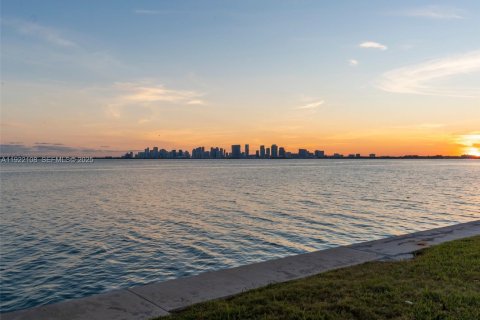Villa ou maison à vendre à North Bay Village, Floride: 4 chambres, 262.08 m2 № 1976311 - photo 21