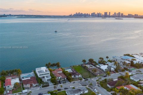 Villa ou maison à vendre à North Bay Village, Floride: 4 chambres, 262.08 m2 № 1976311 - photo 15