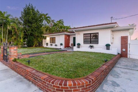 Villa ou maison à vendre à North Bay Village, Floride: 4 chambres, 262.08 m2 № 1976311 - photo 20