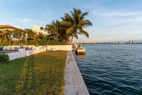 Villa ou maison à vendre à North Bay Village, Floride: 4 chambres, 262.08 m2 № 1976311 - photo 17