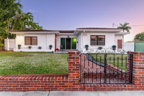 Villa ou maison à vendre à North Bay Village, Floride: 4 chambres, 262.08 m2 № 1976311 - photo 22