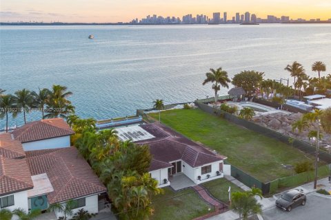 Villa ou maison à vendre à North Bay Village, Floride: 4 chambres, 262.08 m2 № 1976311 - photo 14