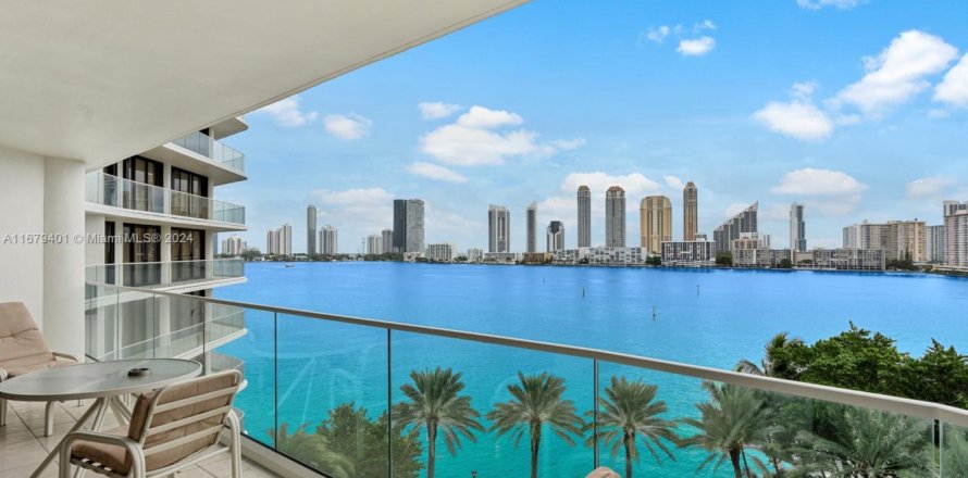 Condo in Aventura, Florida, 2 bedrooms  № 2059736