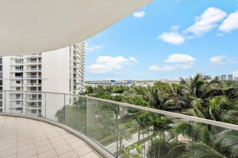 Condo in Aventura, Florida, 2 bedrooms  № 2059736 - photo 28