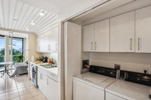 Condo in Aventura, Florida, 2 bedrooms  № 2059736 - photo 11