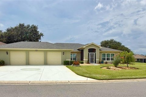 House in Tavares, Florida 3 bedrooms, 189.06 sq.m. № 2352380