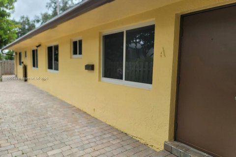 House in Hollywood, Florida 2 bedrooms, 189.99 sq.m. № 1939052 - photo 6