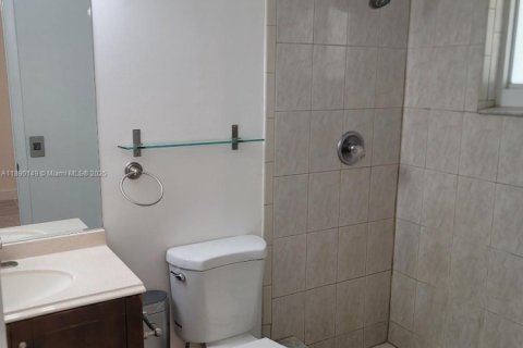 House in Hollywood, Florida 2 bedrooms, 189.99 sq.m. № 1939052 - photo 10