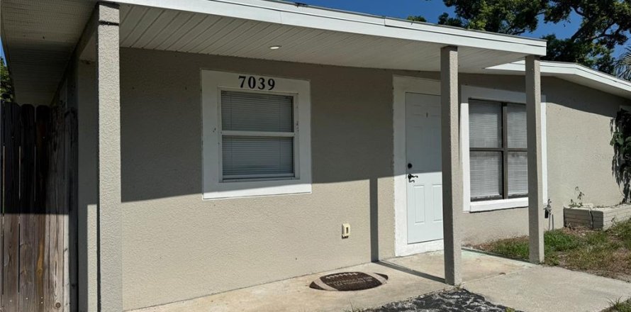 Casa en New Port Richey, Florida 3 dormitorios, 120.77 m2 № 2221572