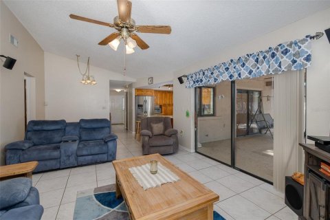 House in Palm Harbor, Florida 3 bedrooms, 168.9 sq.m. № 1618394 - photo 18