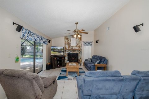 House in Palm Harbor, Florida 3 bedrooms, 168.9 sq.m. № 1618394 - photo 17