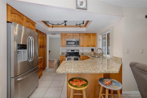House in Palm Harbor, Florida 3 bedrooms, 168.9 sq.m. № 1618394 - photo 12