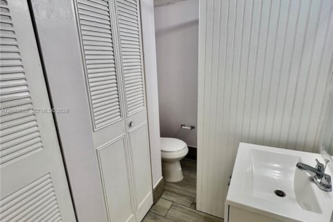 Copropriété à louer à Deerfield Beach, Floride: 2 chambres, 85.1 m2 № 2381843 - photo 10