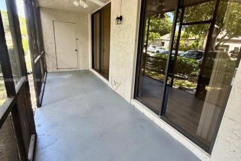 Copropriété à louer à Deerfield Beach, Floride: 2 chambres, 85.1 m2 № 2381843 - photo 16