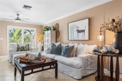 House in Fort Lauderdale, Florida 3 bedrooms, 155.33 sq.m. № 2084003