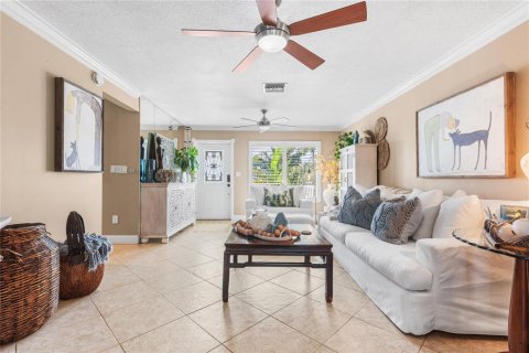 House in Fort Lauderdale, Florida 3 bedrooms, 155.33 sq.m. № 2084003 - photo 3